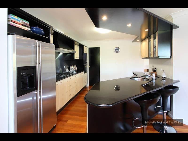 17 Carissa Place, CHAPEL HILL QLD 4069, Chapel Hill - Thumbnail 4