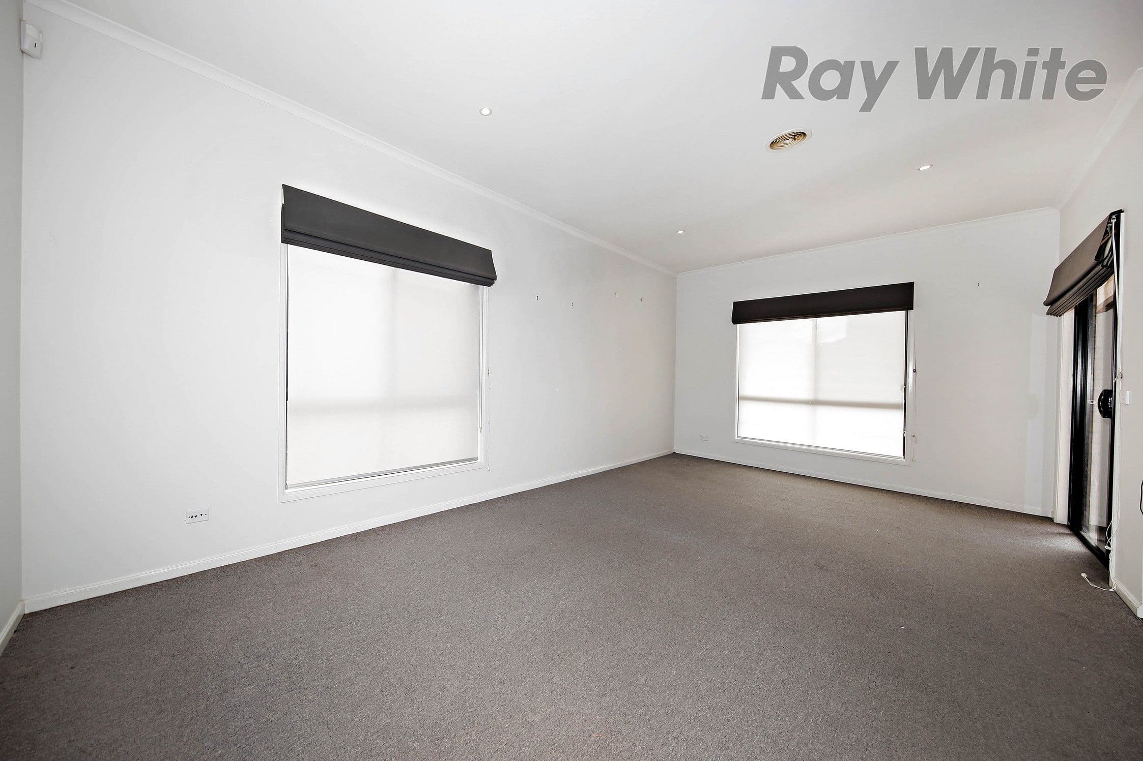 34 Half Moon Terrace, Sanctuary Lakes VIC 3030, Sanctuary Lakes - Thumbnail 3