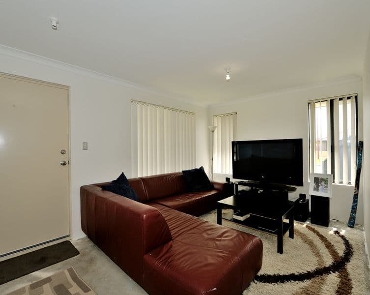 61 Claret Ash Boulevard, BALDIVIS WA 6171, Baldivis - Thumbnail 2
