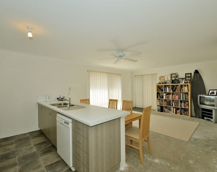 61 Claret Ash Boulevard, BALDIVIS WA 6171, Baldivis - Thumbnail 7