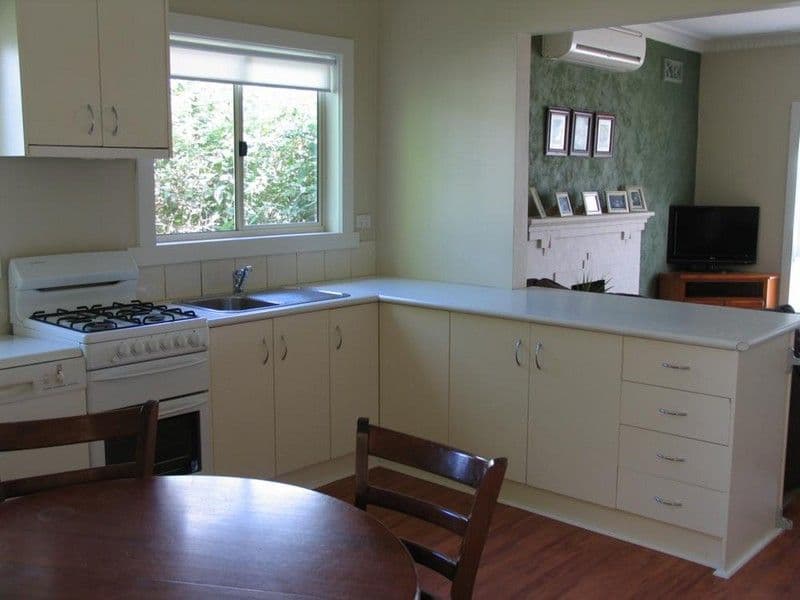 5 Holdsworth Road, LONG GULLY VIC 3550, Long Gully - Thumbnail 3
