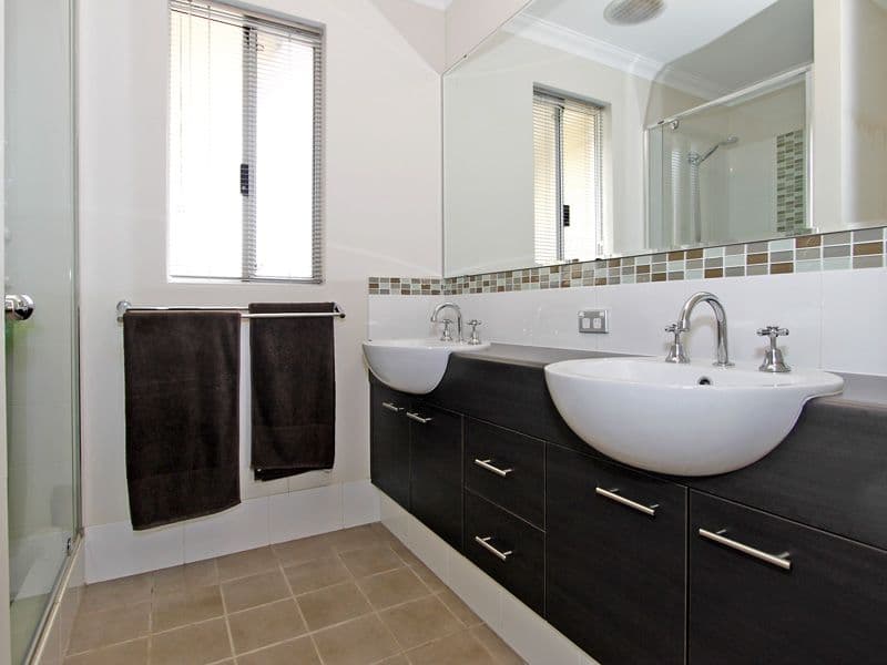 19b Coonawarra Drive, CAVERSHAM WA 6055, Caversham - Thumbnail 7