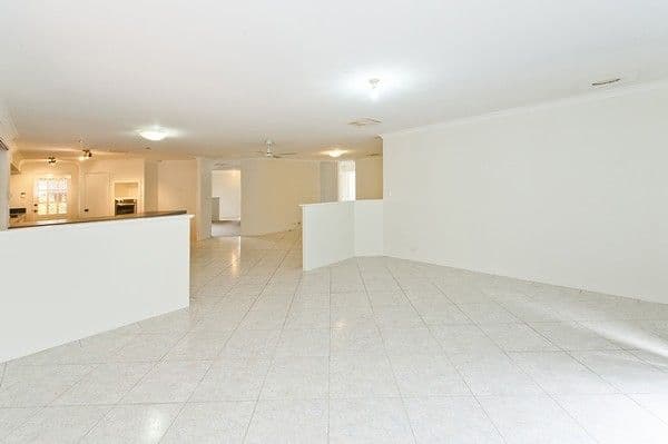 2 Coulthard Crescent, CANNING VALE WA 6155, Canning Vale - Thumbnail 4