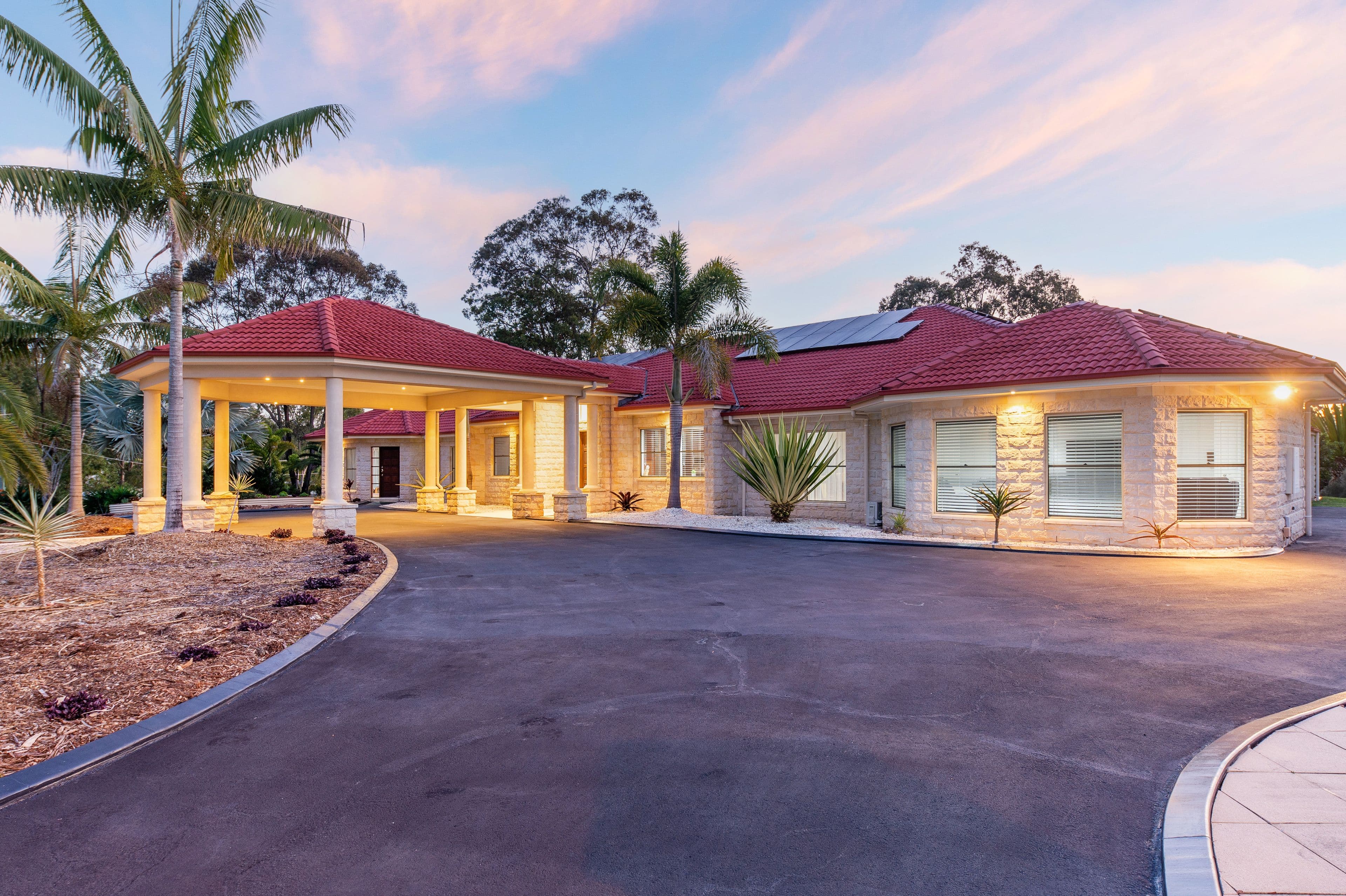 12 Riverdowns Crescent, Helensvale QLD 4212, Helensvale - Thumbnail 3