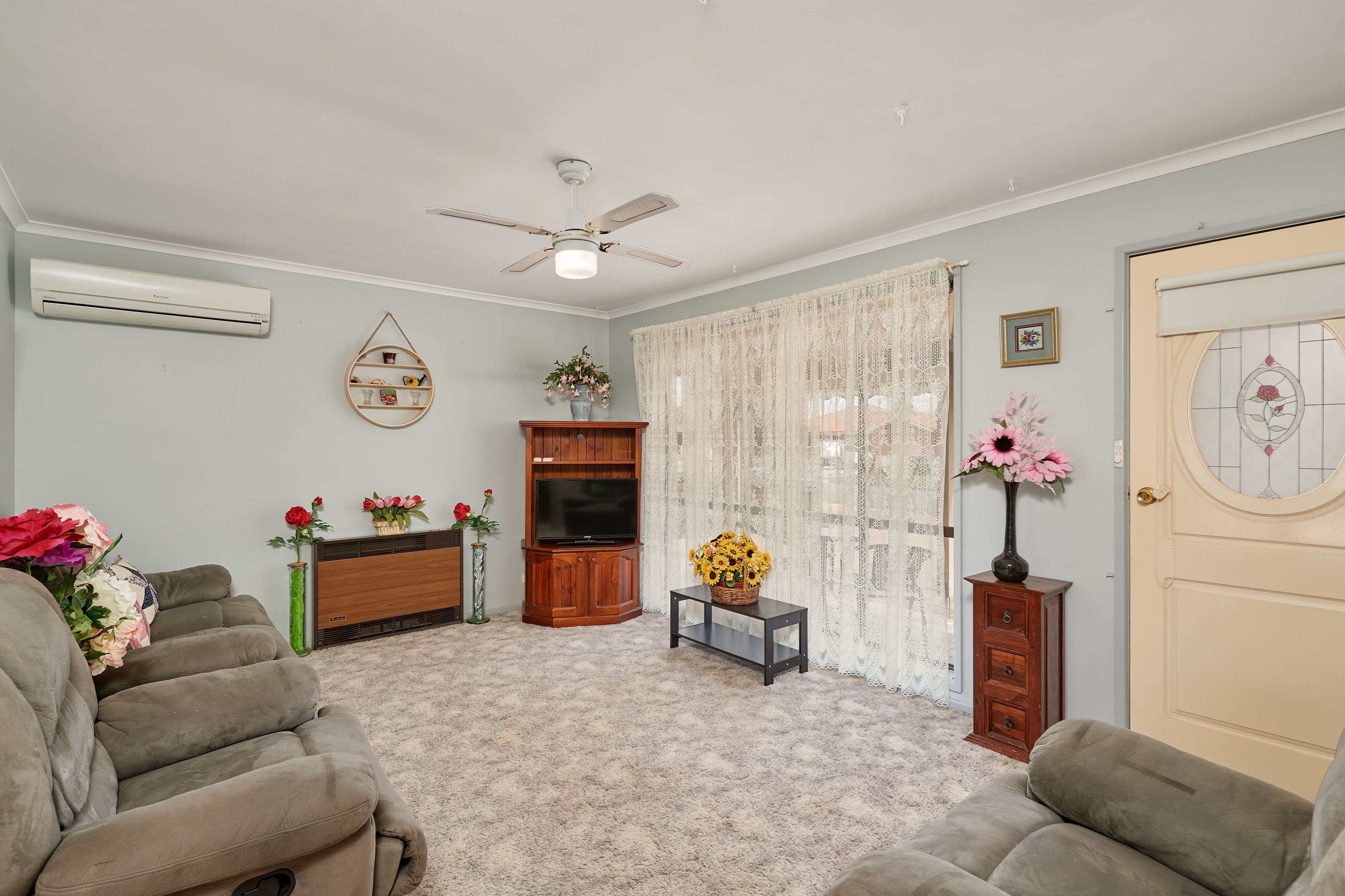 18 Simpson Avenue, FOREST HILL NSW 2651, Forest Hill - Thumbnail 2