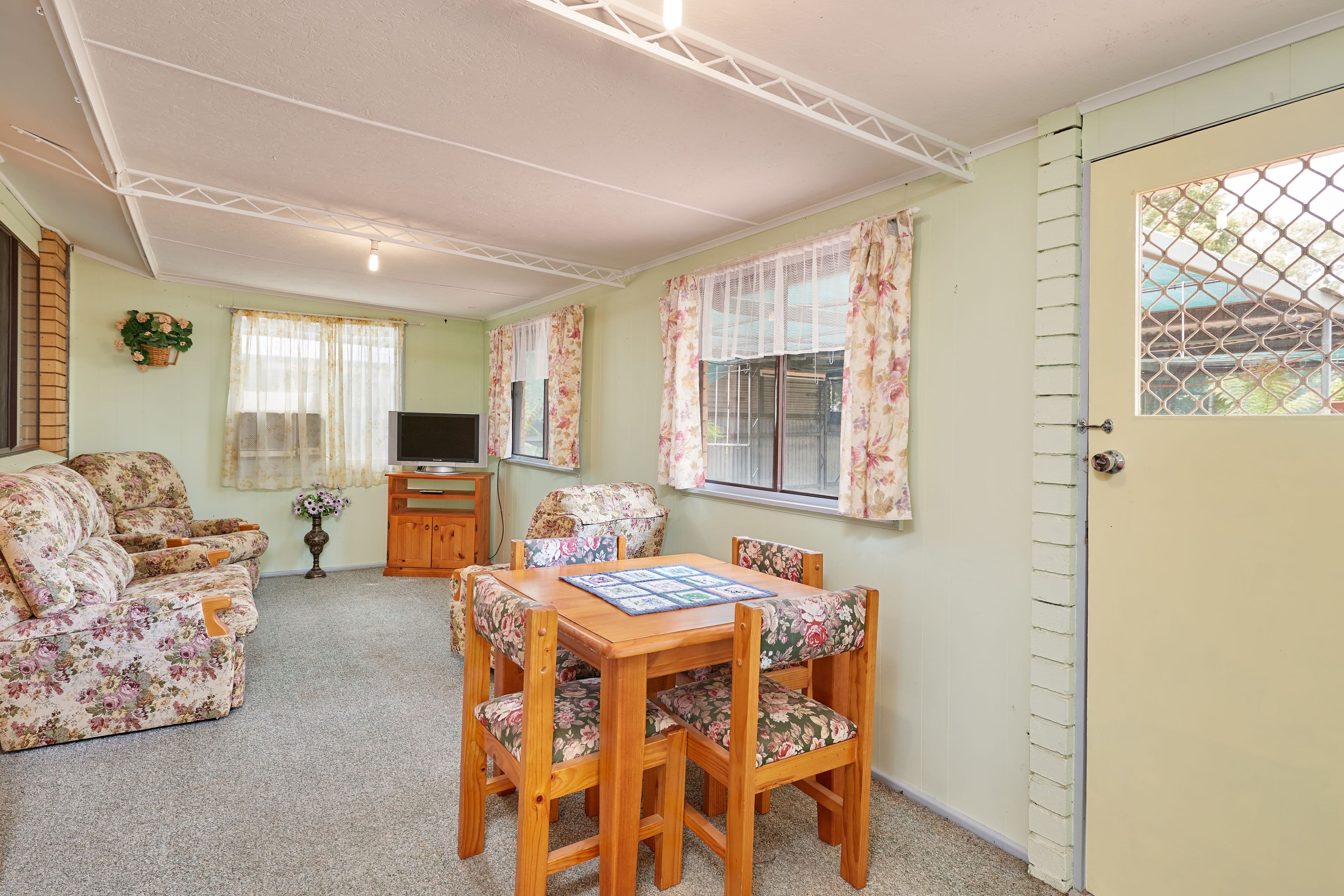 18 Simpson Avenue, FOREST HILL NSW 2651, Forest Hill - Thumbnail 5
