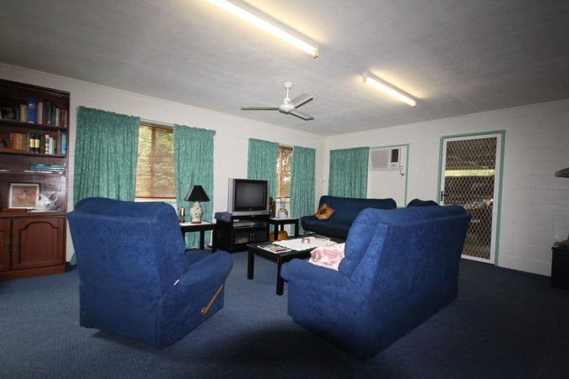 65  Burnett Street, MUNDUBBERA QLD 4626, Mundubbera - Thumbnail 2