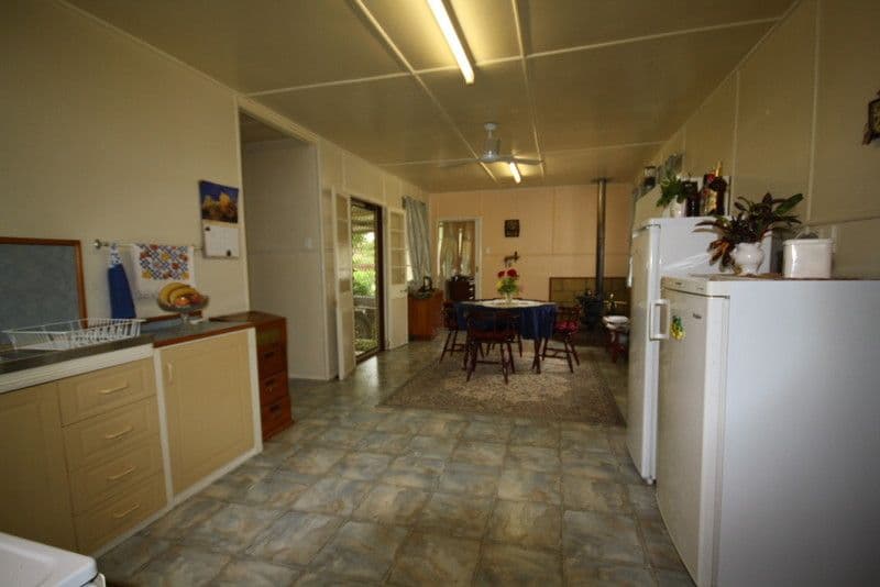 65  Burnett Street, MUNDUBBERA QLD 4626, Mundubbera - Thumbnail 3
