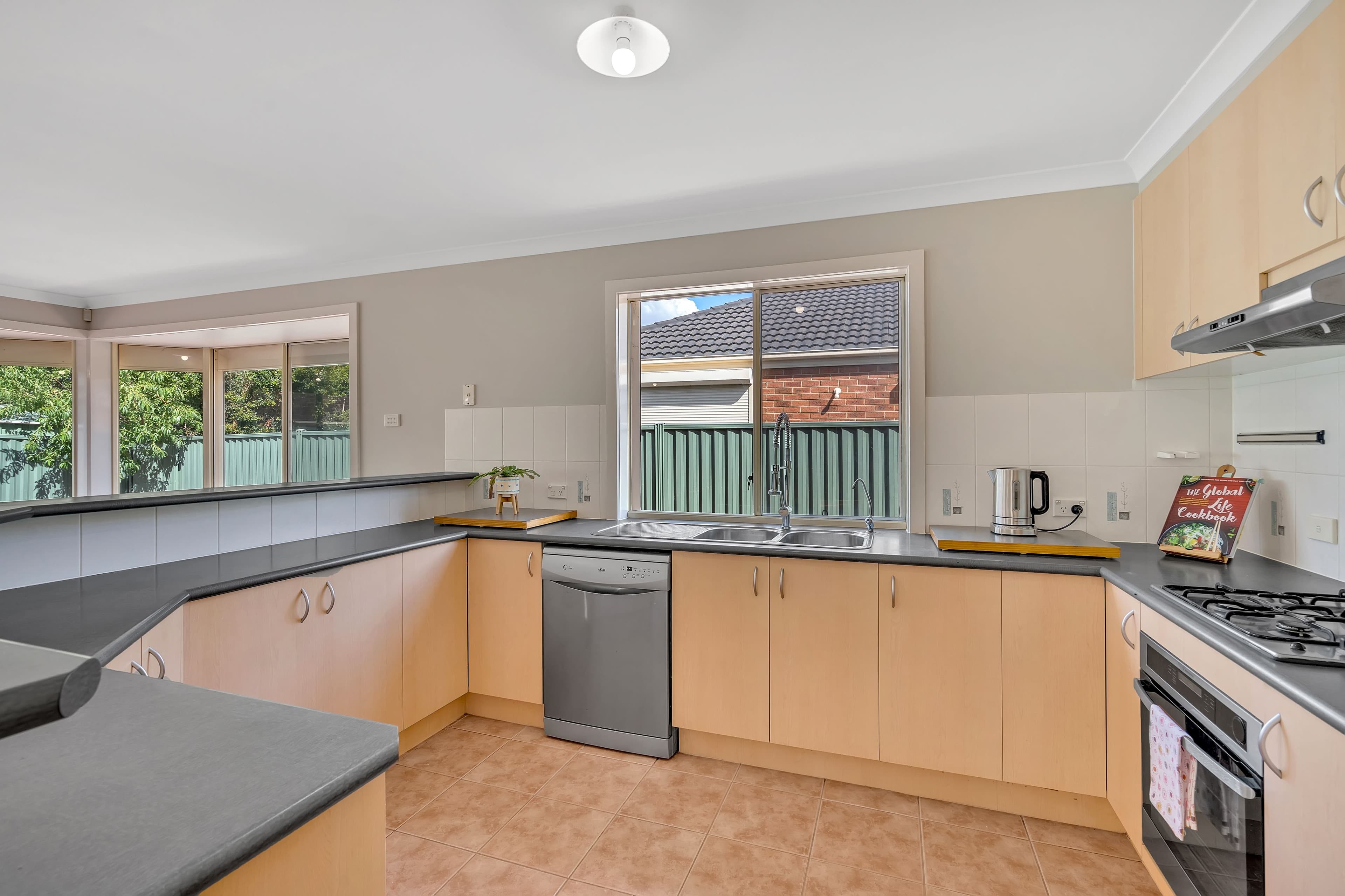 8 Studley Park Way, Craigieburn VIC 3064, Craigieburn - Thumbnail 7