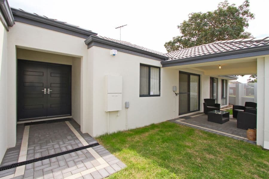 215 Scott Street, CLOVERDALE WA 6105, Cloverdale - Image 1