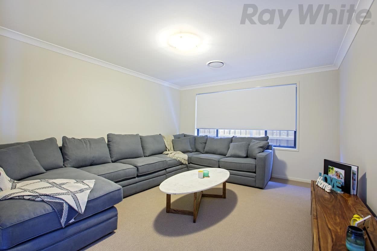 78 Southern Cross Avenue, Middleton Grange - Thumbnail 2