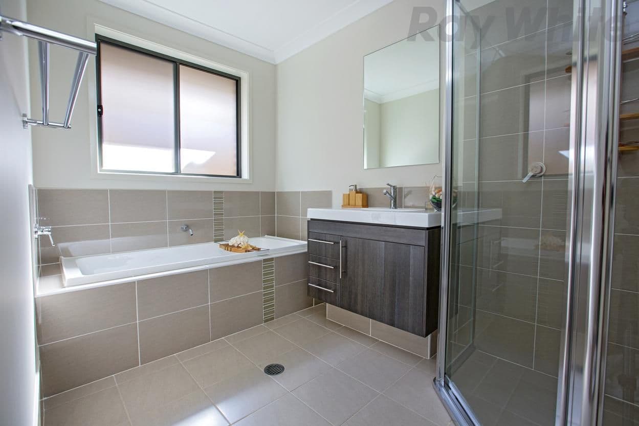 78 Southern Cross Avenue, Middleton Grange - Thumbnail 6