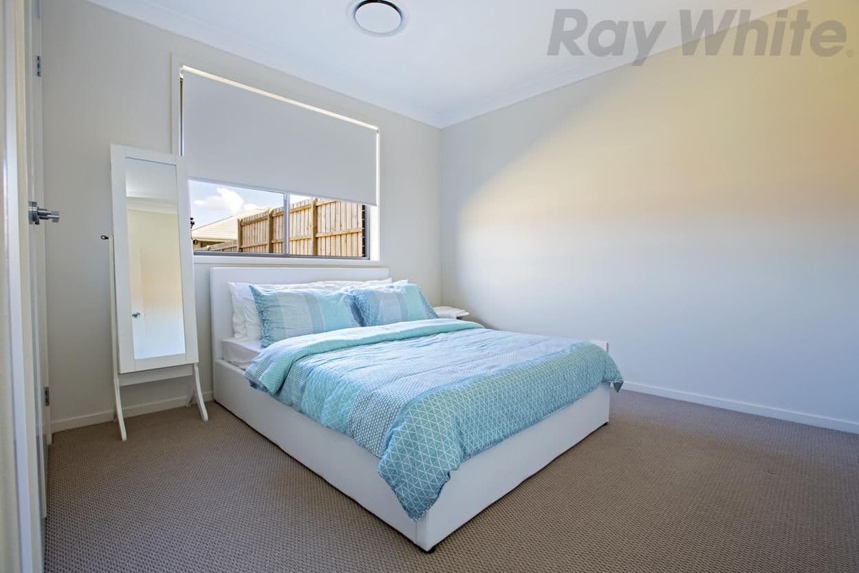 78 Southern Cross Avenue, Middleton Grange - Thumbnail 7