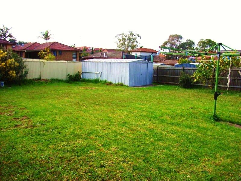5  Burramy Close, BOSSLEY PARK NSW 2176, Bossley Park - Thumbnail 4