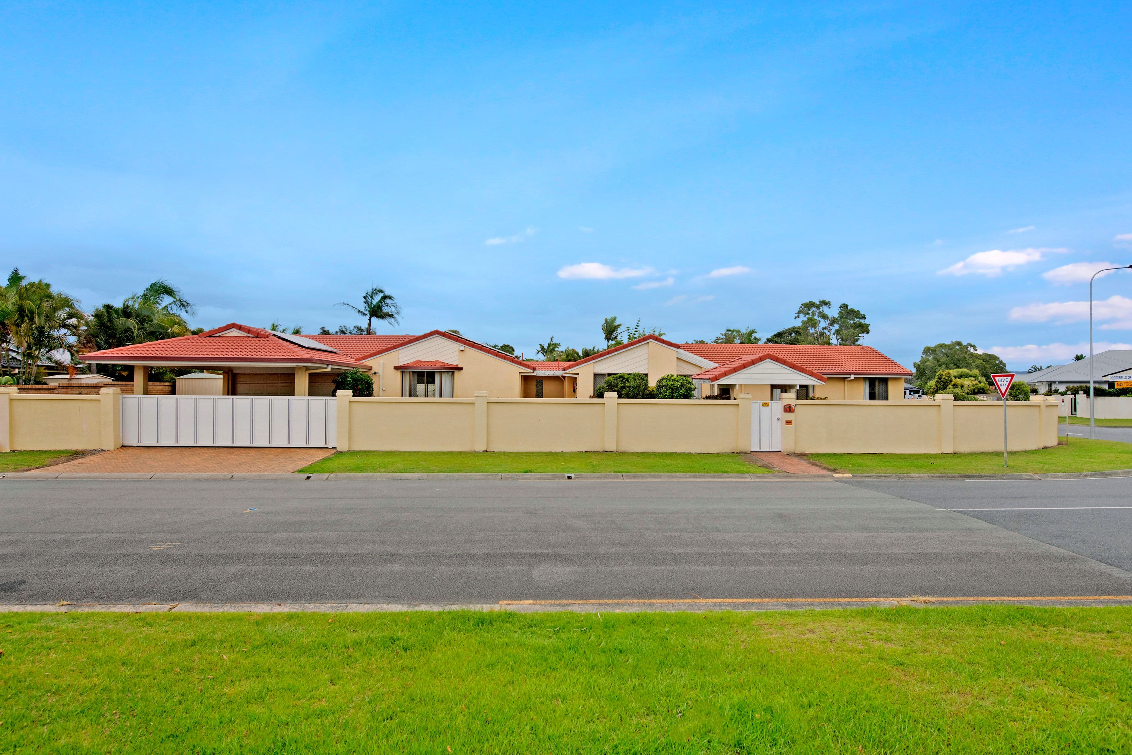 1 Portobello Drive, Mermaid Waters QLD 4218, Mermaid Waters - Thumbnail 3
