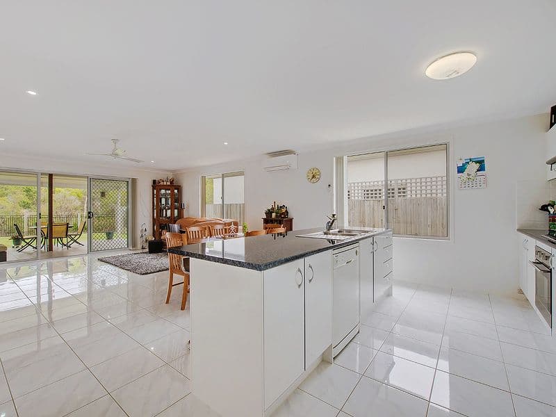 37 Gippsland Place, CALOUNDRA WEST QLD 4551, Caloundra West - Thumbnail 2