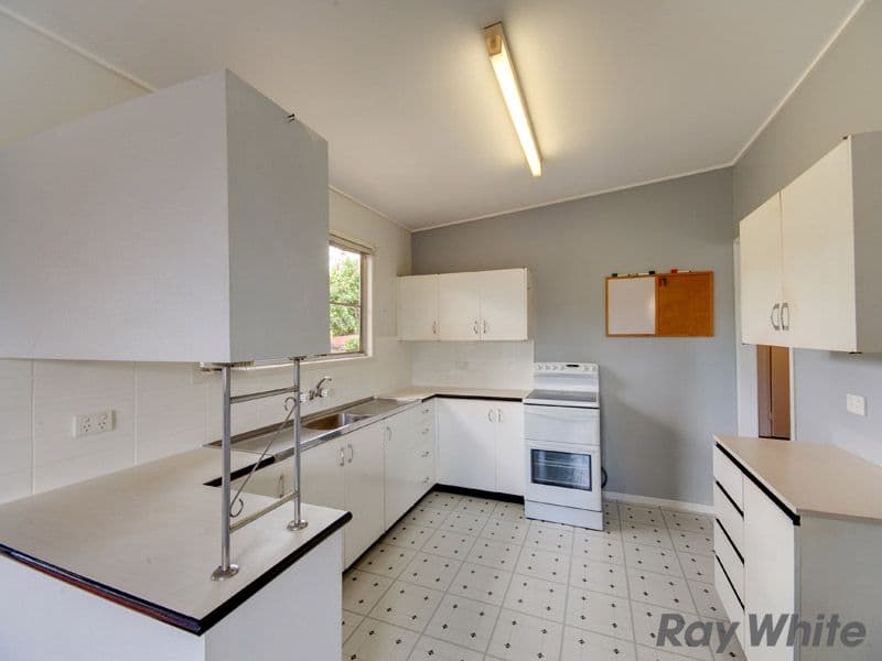 7 Loombah Crescent, FERNY HILLS QLD 4055, Ferny Hills - Thumbnail 4