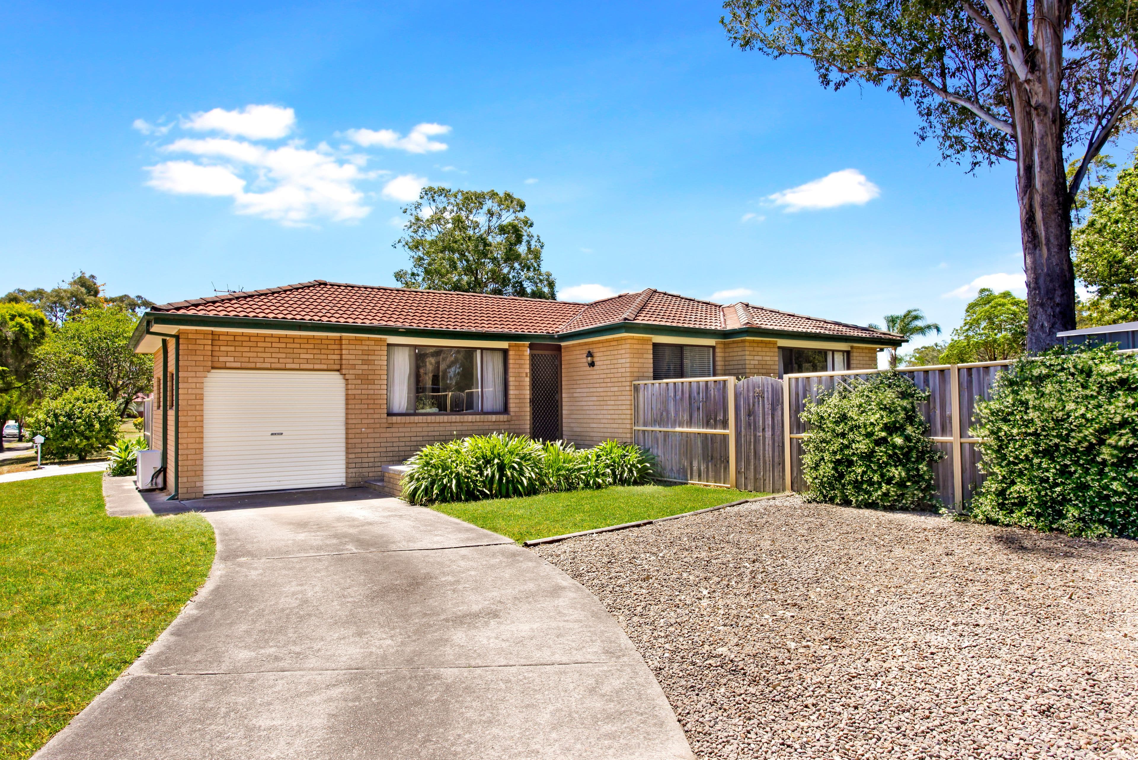 26 Comberford Close, Prairiewood - Image 1