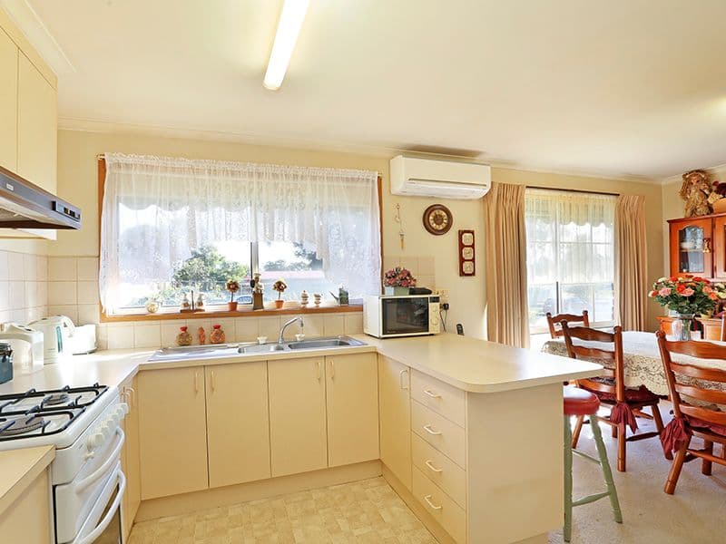 2 Jenolan Avenue, Grovedale VIC 3216, Grovedale - Thumbnail 4