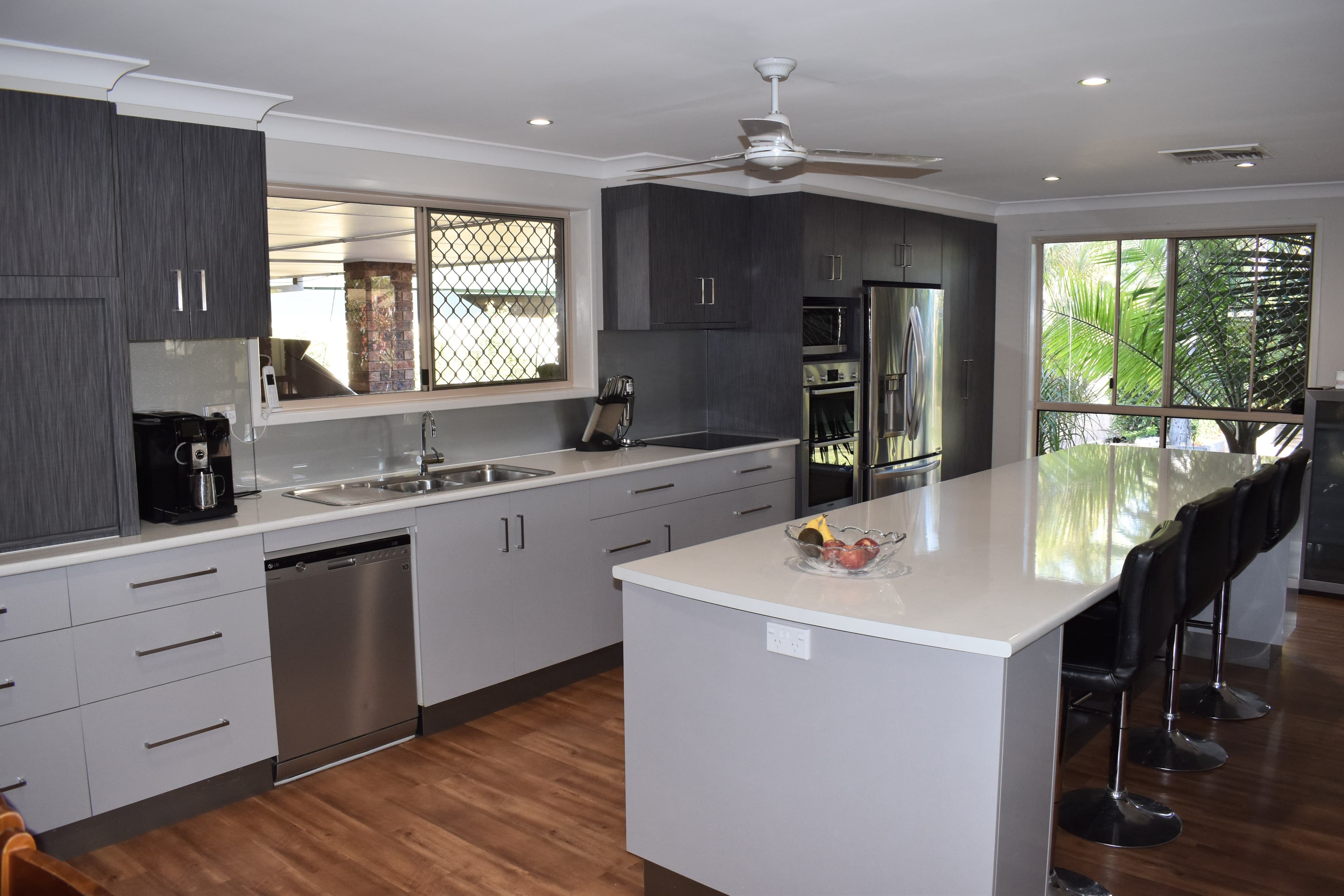 33 Campbell Street, Emerald QLD 4720, Emerald - Thumbnail 2