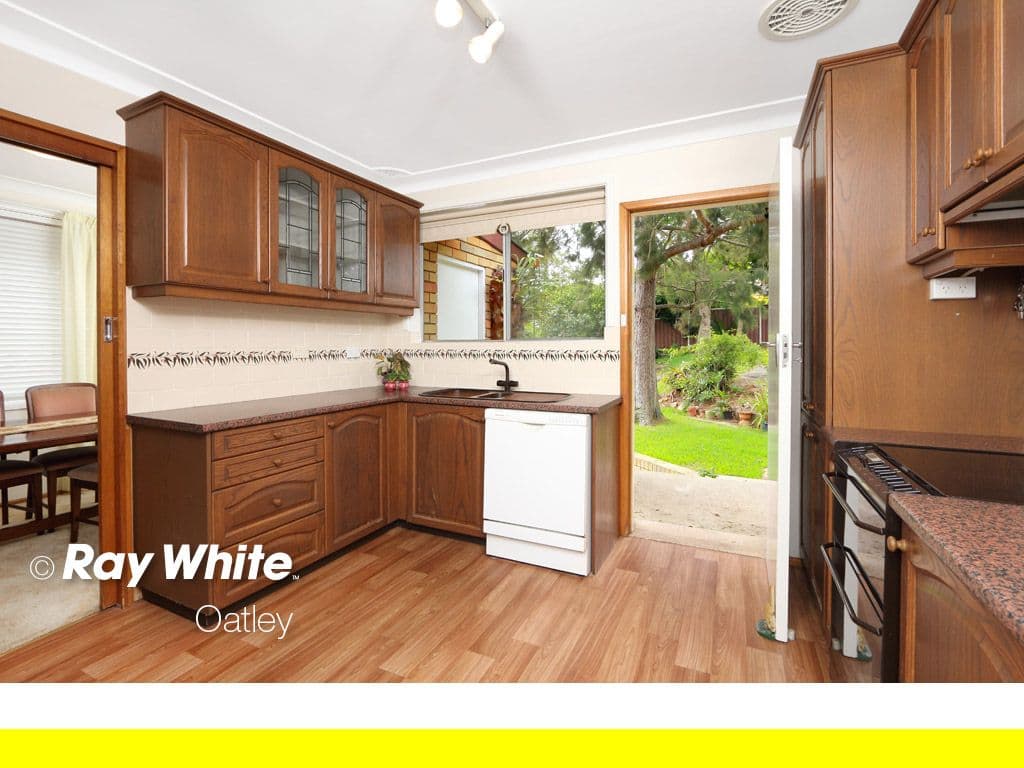31 Jindabyne Crescent, Peakhurst Heights NSW 2210, Peakhurst Heights - Thumbnail 2