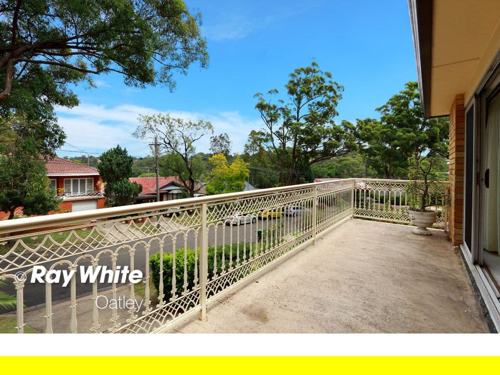 31 Jindabyne Crescent, Peakhurst Heights NSW 2210, Peakhurst Heights - Thumbnail 3