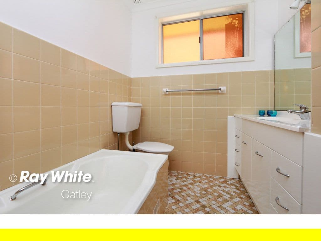 31 Jindabyne Crescent, Peakhurst Heights NSW 2210, Peakhurst Heights - Thumbnail 6