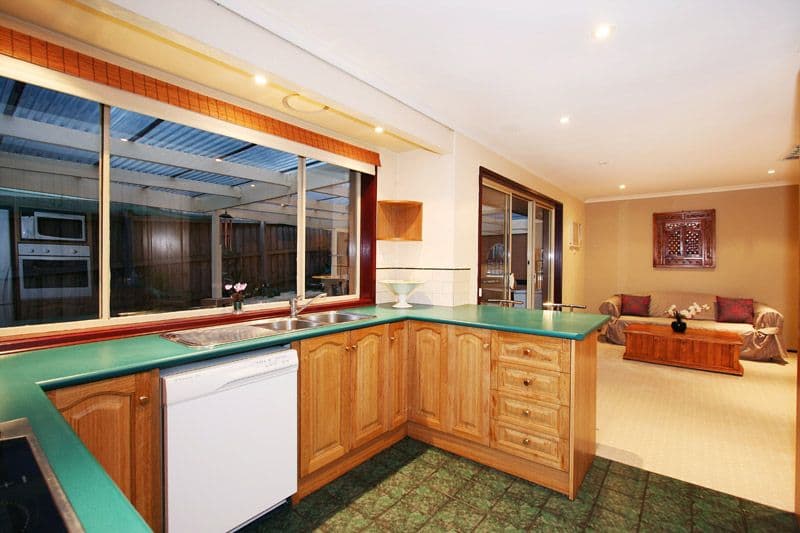 18 Batterbee Drive, MOOROOLBARK VIC 3138, Mooroolbark - Thumbnail 2