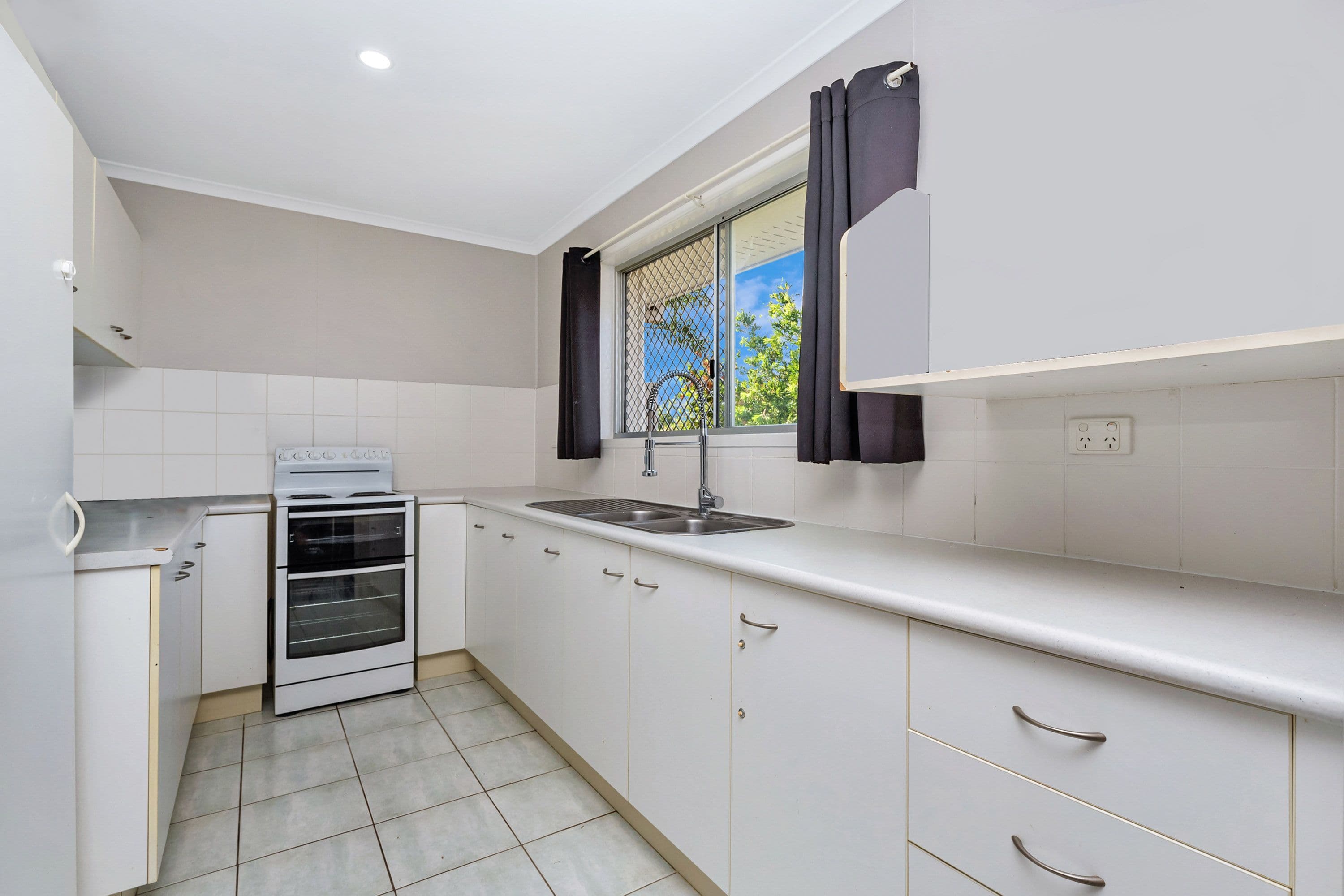 8 Josephine Crescent, Rasmussen QLD 4815, Rasmussen - Thumbnail 4