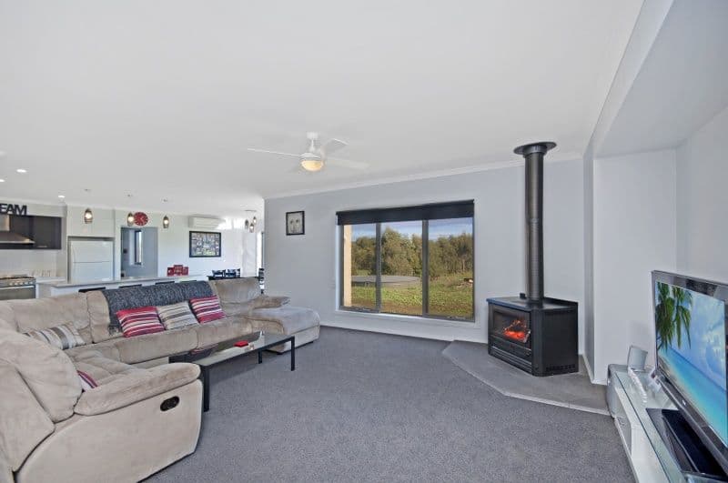 4 The Hill Court, WOODFORD VIC 3281, Woodford - Thumbnail 2