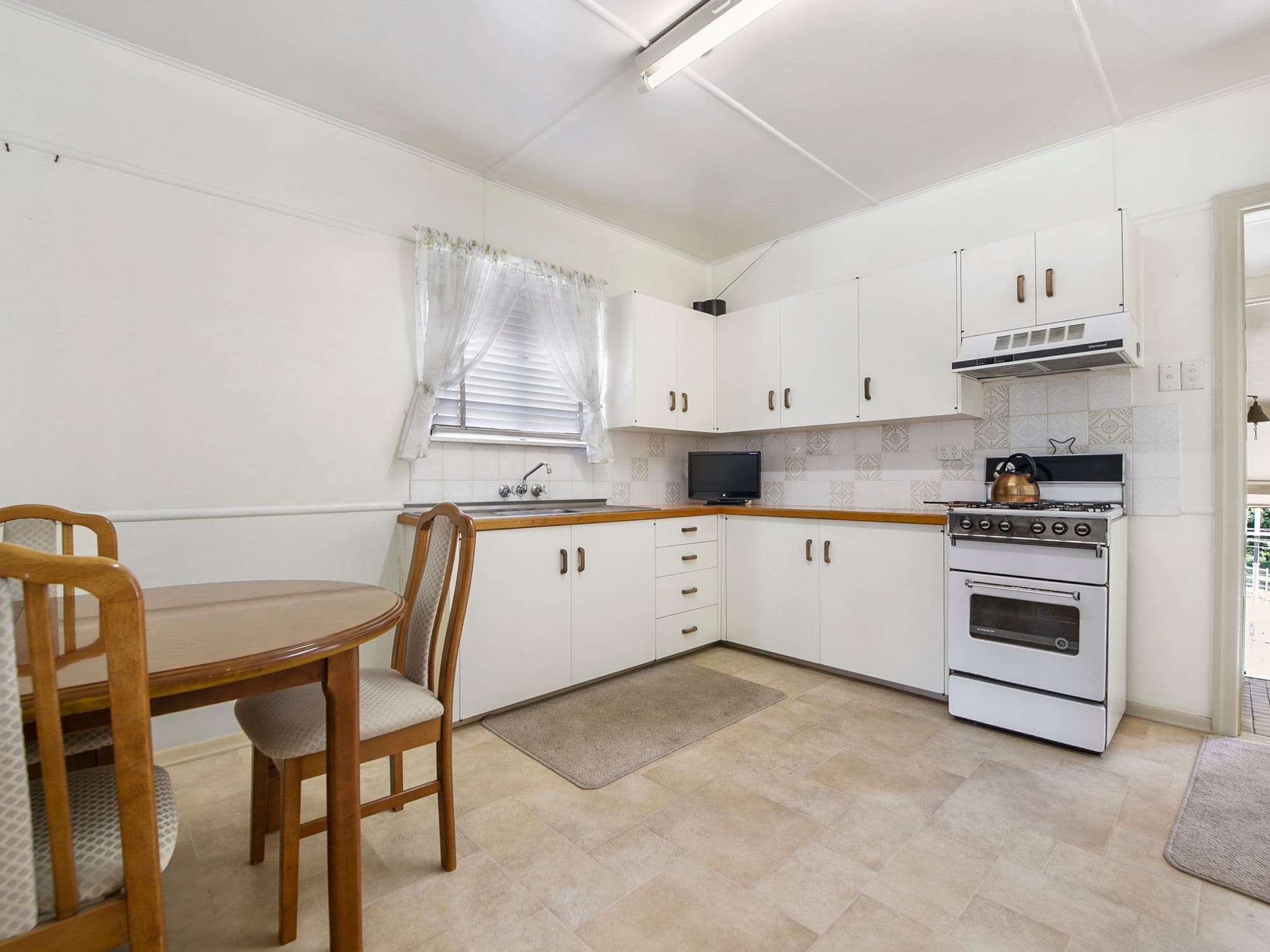 74 Marshall Road, Holland Park West QLD 4121, Holland Park West - Thumbnail 5