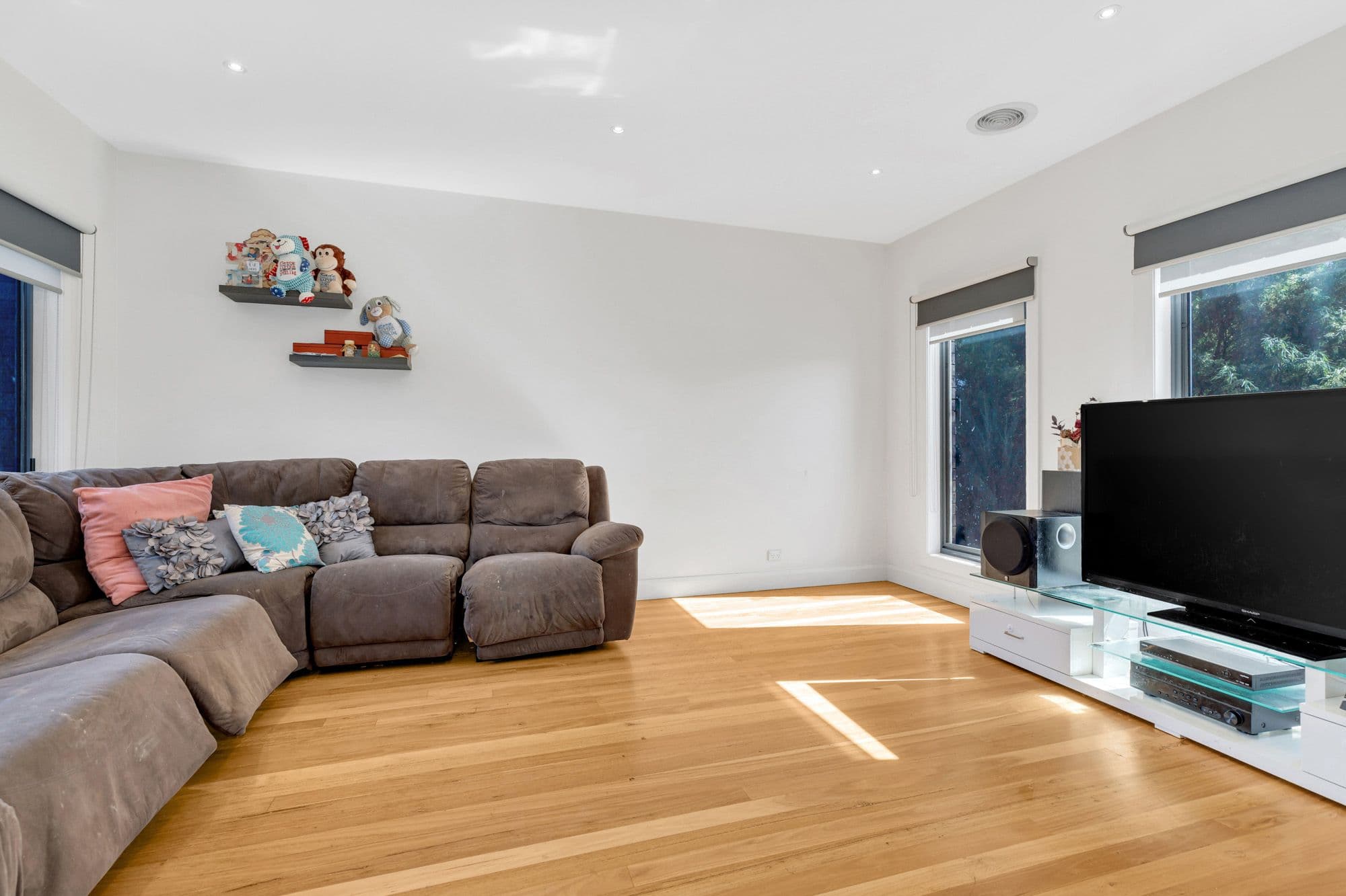 16 Montana Drive, Werribee VIC 3030, Werribee - Thumbnail 2