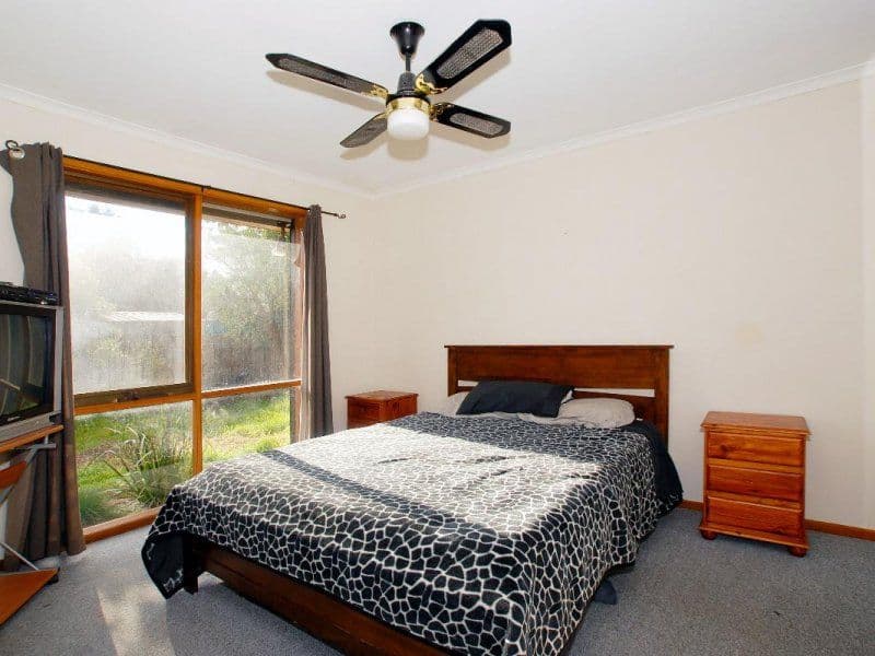 13 Honeysuckle Court, CRANBOURNE VIC 3977, Cranbourne North - Thumbnail 5