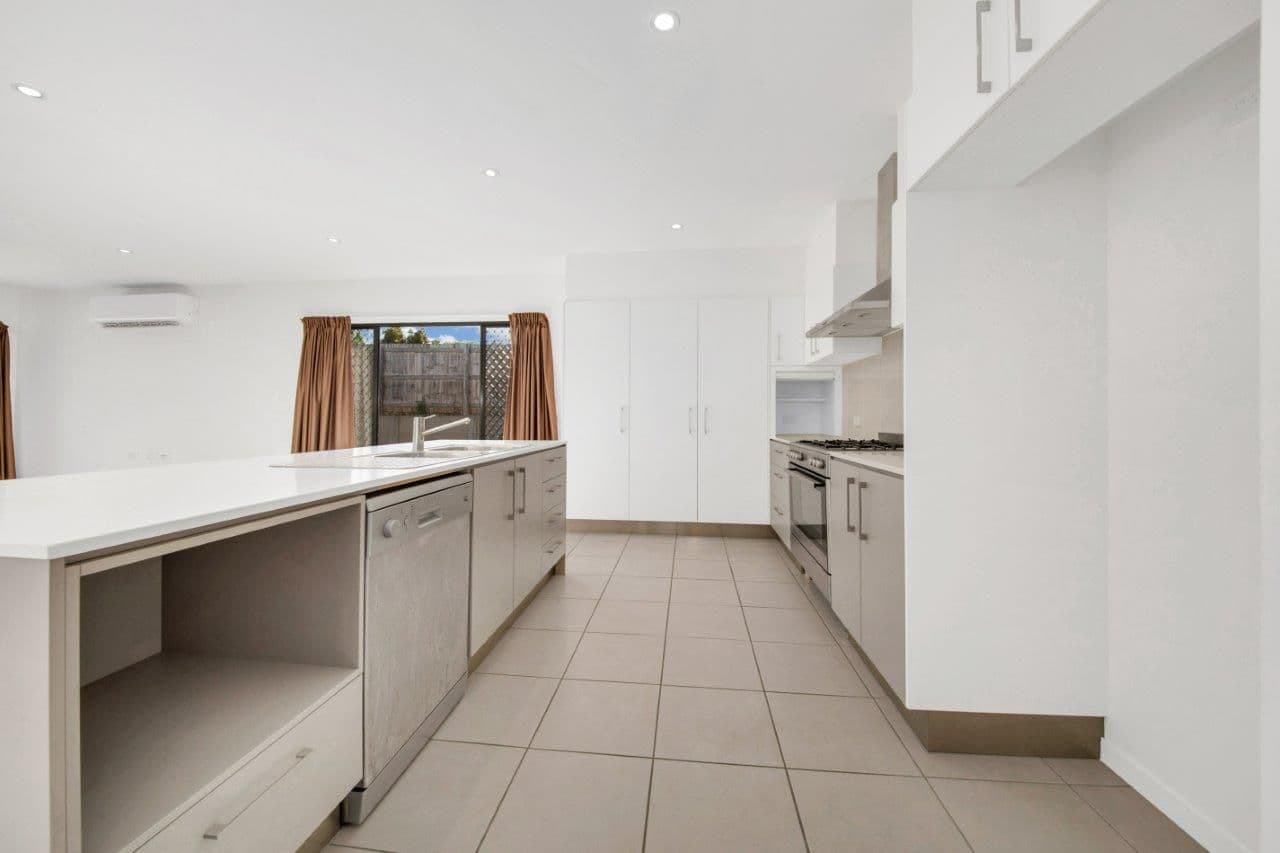 16 Telopea Place, New Auckland QLD 4680, New Auckland - Thumbnail 7