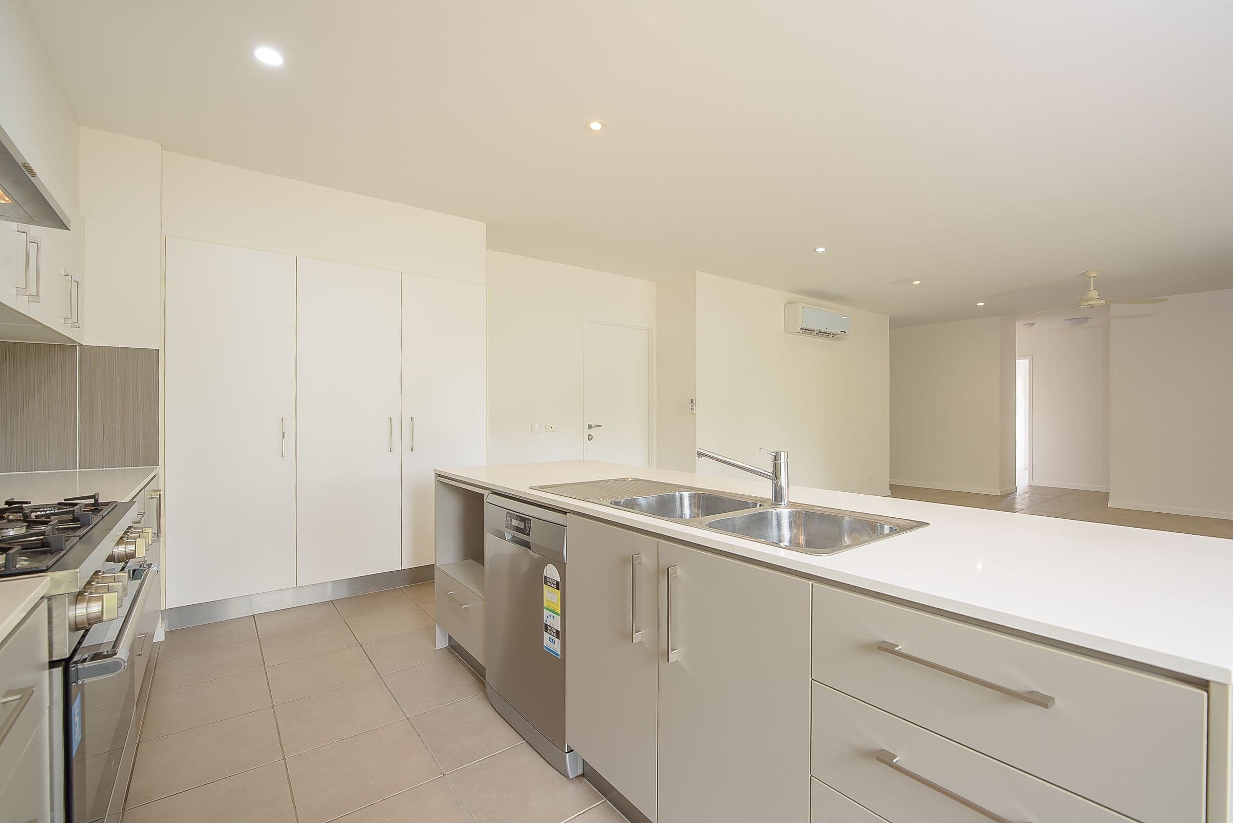 52 Iris Road, Kirkwood QLD 4680, Kirkwood - Thumbnail 4