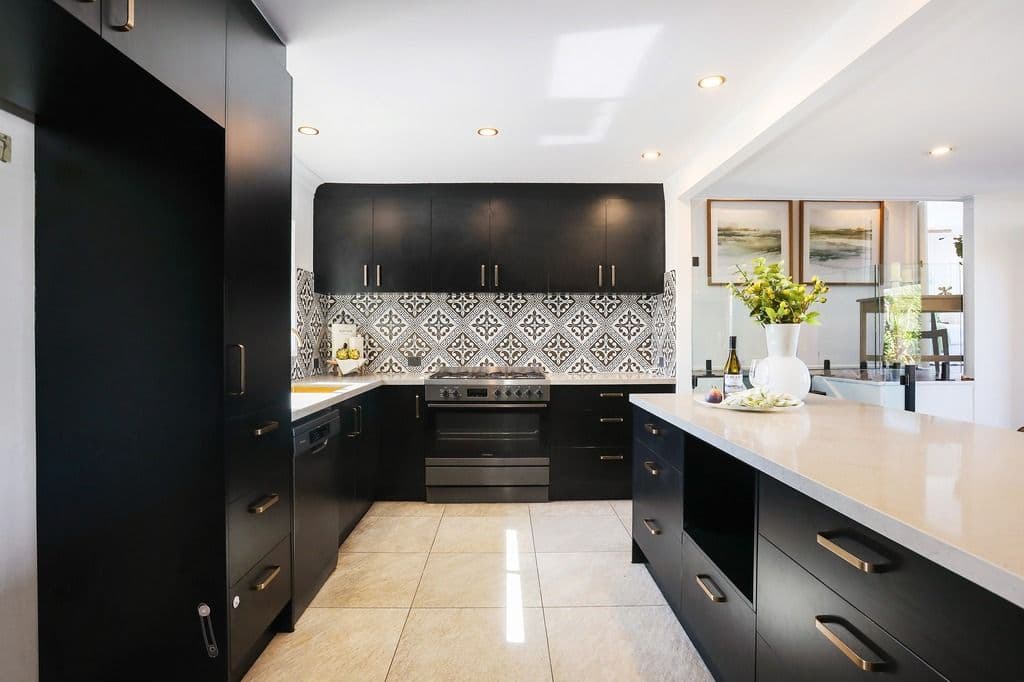 35 Coogeen Street, Sorrento QLD 4217, Sorrento - Thumbnail 2