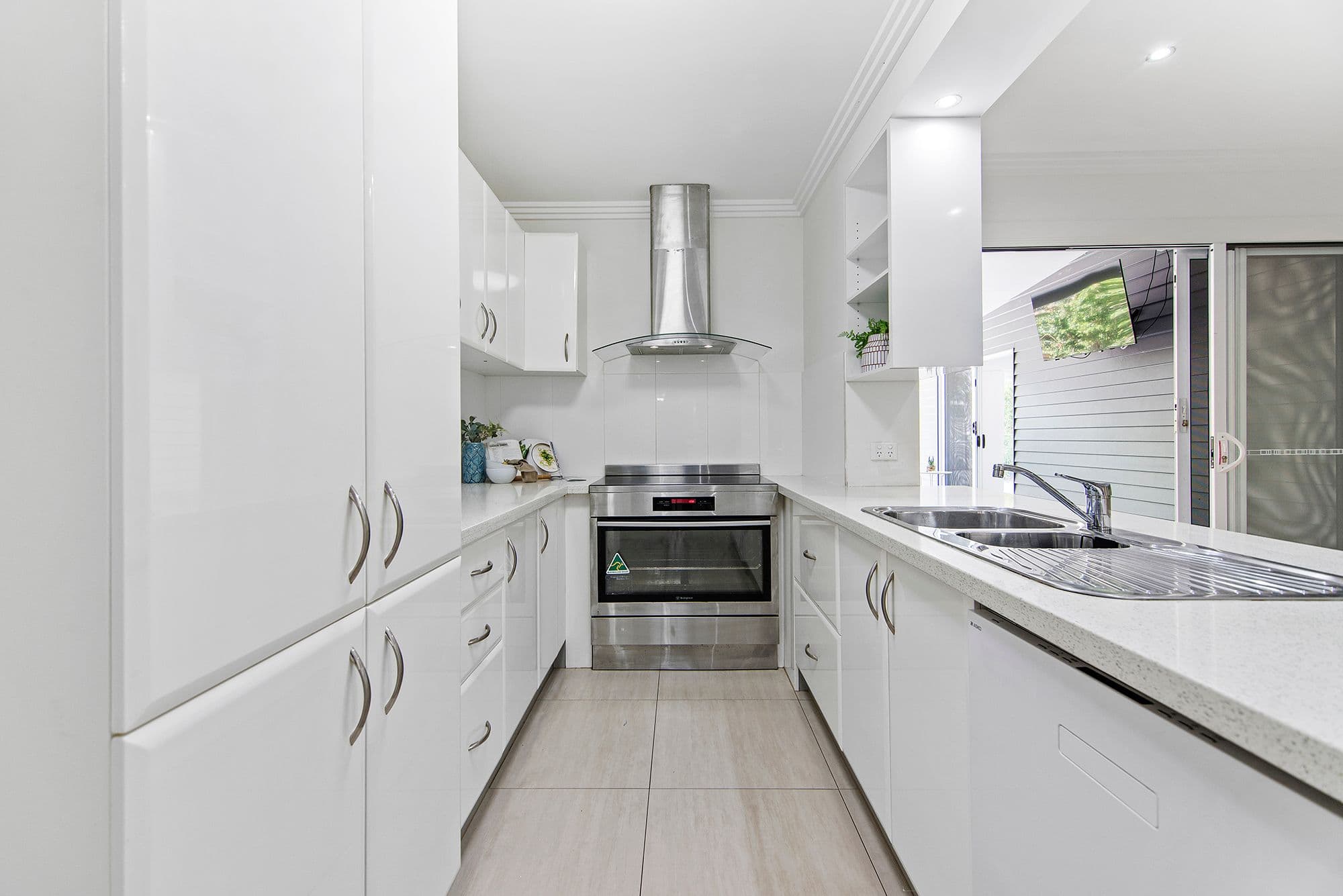 23 Reynolds Avenue, Labrador QLD 4215, Labrador - Thumbnail 6