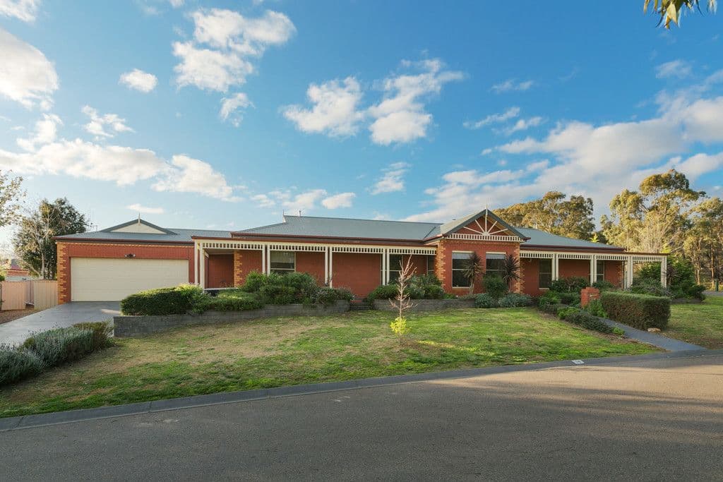 14 Penzance Avenue, Golden Square VIC 3555, Golden Square - Thumbnail 2