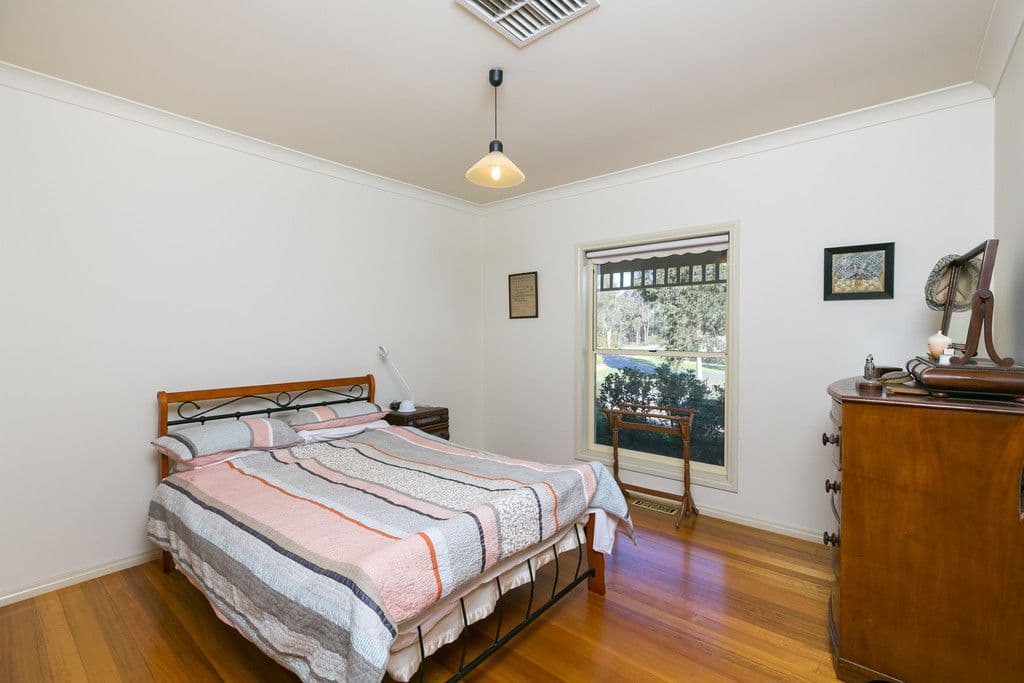 14 Penzance Avenue, Golden Square VIC 3555, Golden Square - Thumbnail 5