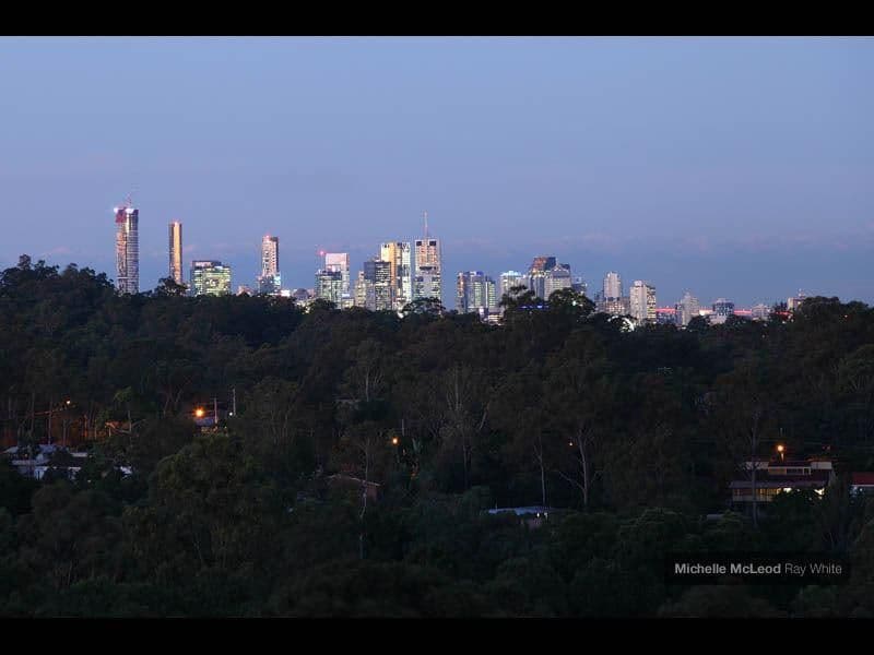 5 Maculata Drive, CHAPEL HILL QLD 4069, Chapel Hill - Thumbnail 4