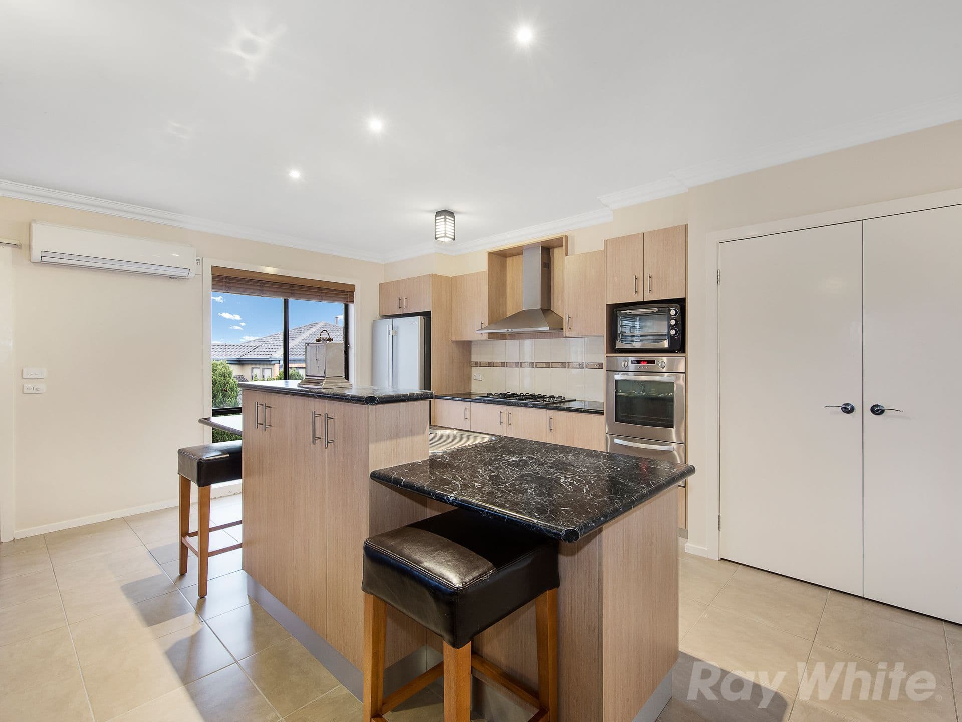 17 Royal Oak Court, Mulgrave VIC 3170, Mulgrave - Thumbnail 2