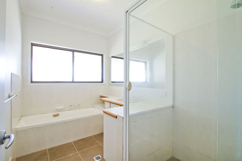 16 Umpara Crescent, MUDGEERABA QLD 4213, Mudgeeraba - Thumbnail 5