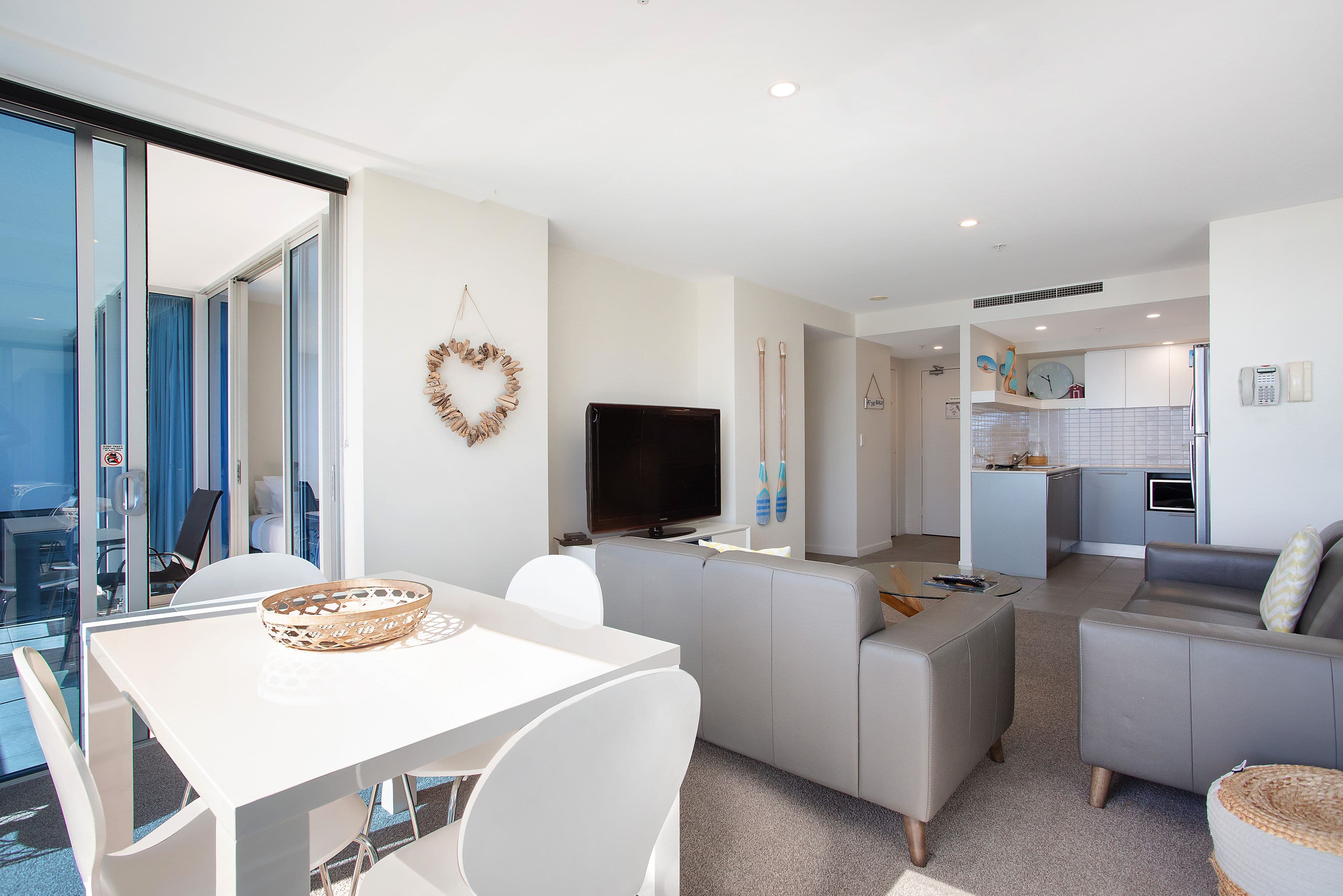 18 Enderley Avenue 'Artique', Surfers Paradise QLD 4217, Surfers Paradise - Thumbnail 4