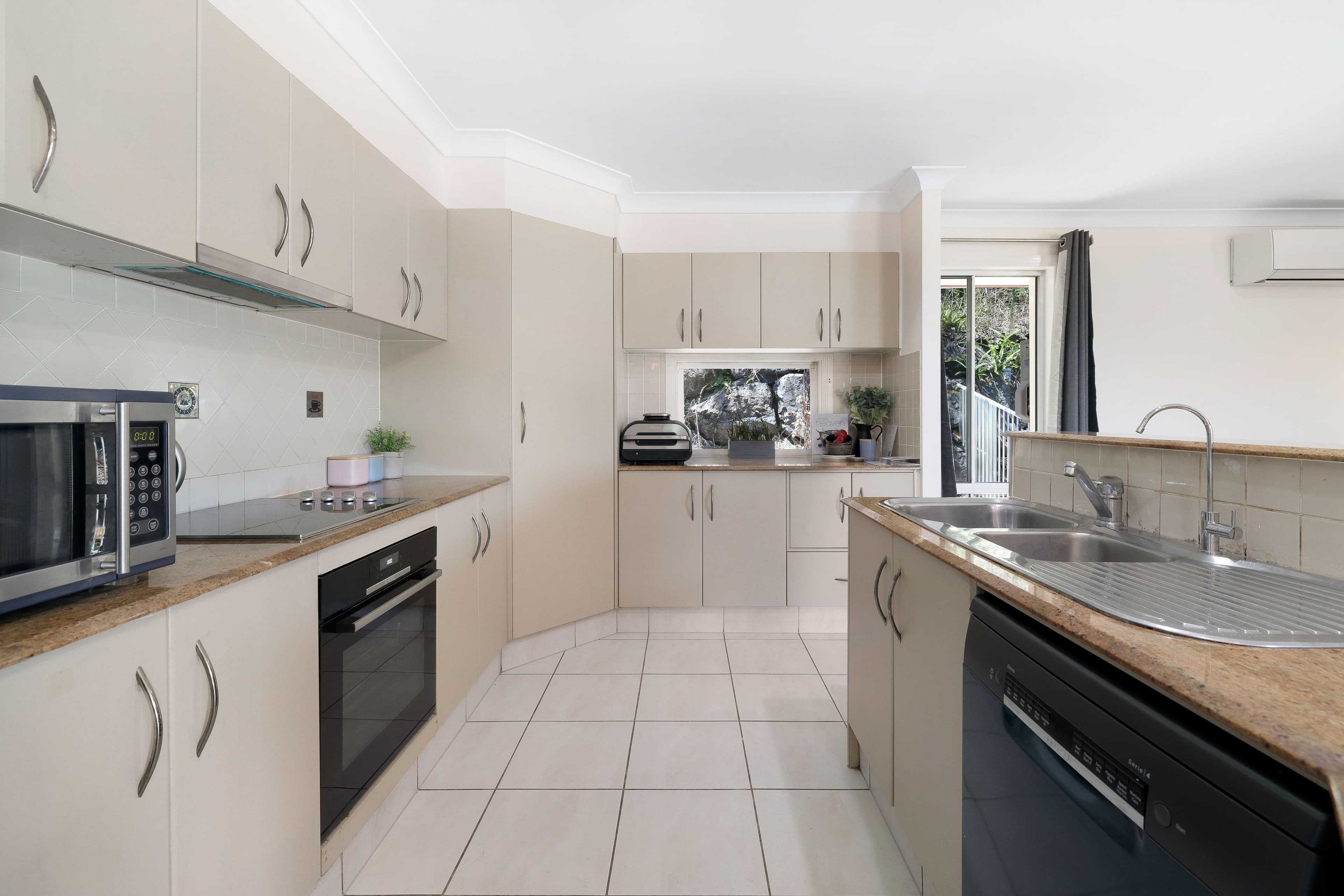 9 Hale Street, Pacific Pines QLD 4211, Pacific Pines - Thumbnail 8