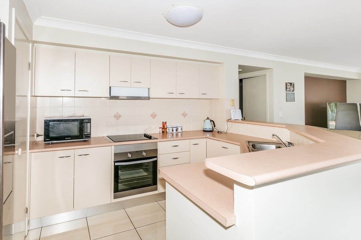 17 Tenterfield Place, Forest Lake QLD 4078, Forest Lake - Thumbnail 2