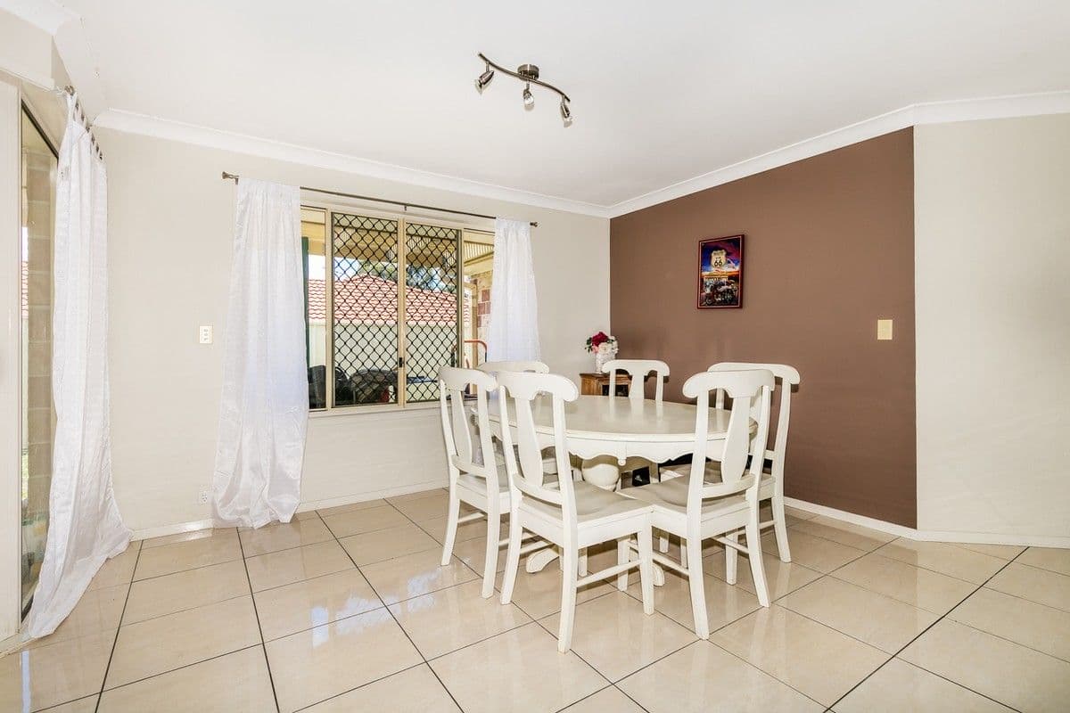 17 Tenterfield Place, Forest Lake QLD 4078, Forest Lake - Thumbnail 4