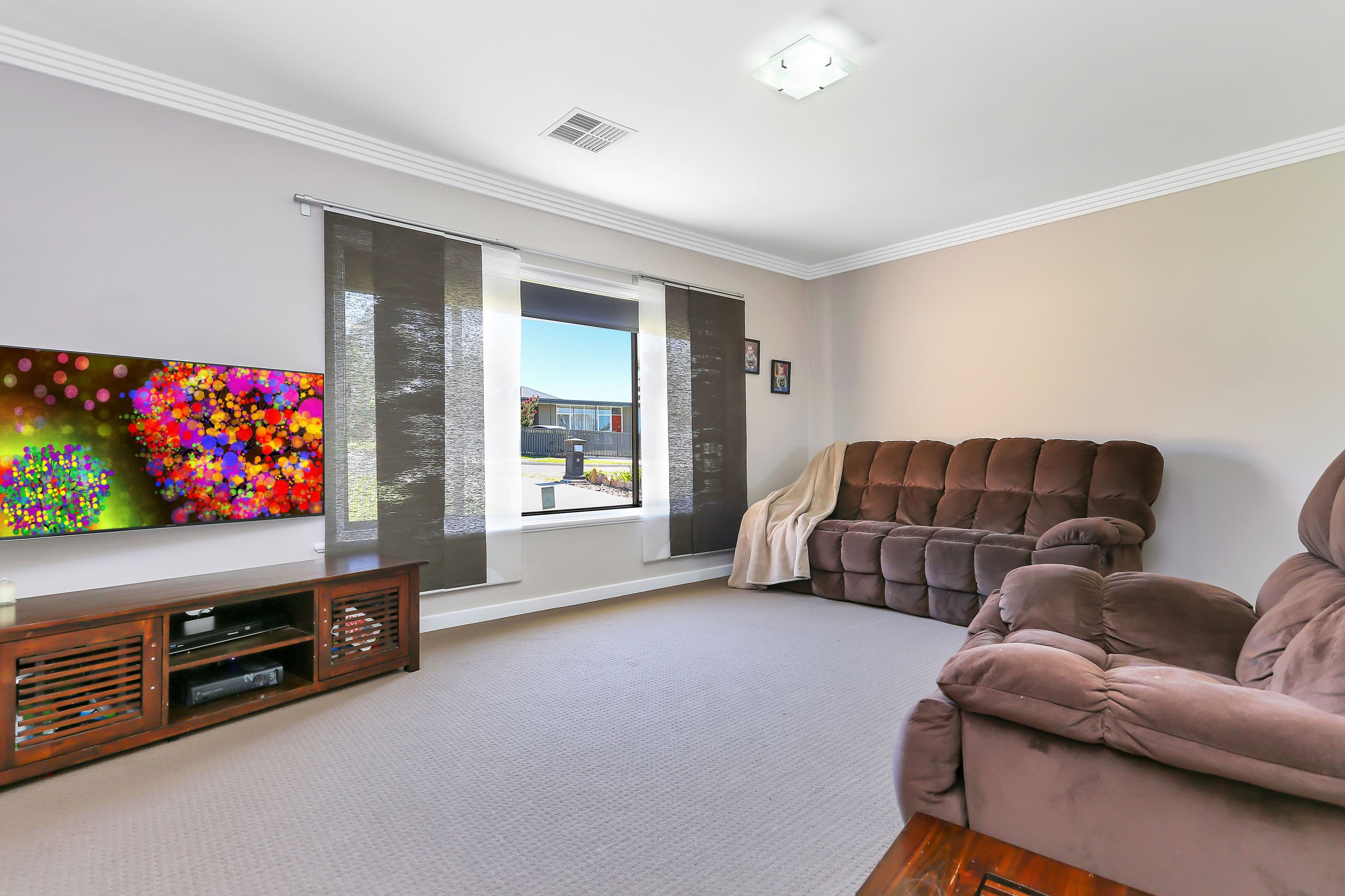 91 Eyre Crescent, Valley View SA 5093, Valley View - Thumbnail 2
