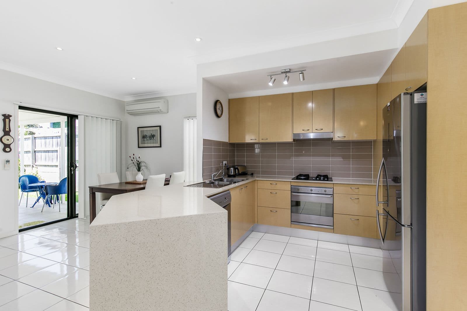 44 Longland Street, Cleveland QLD 4163, Cleveland - Thumbnail 2