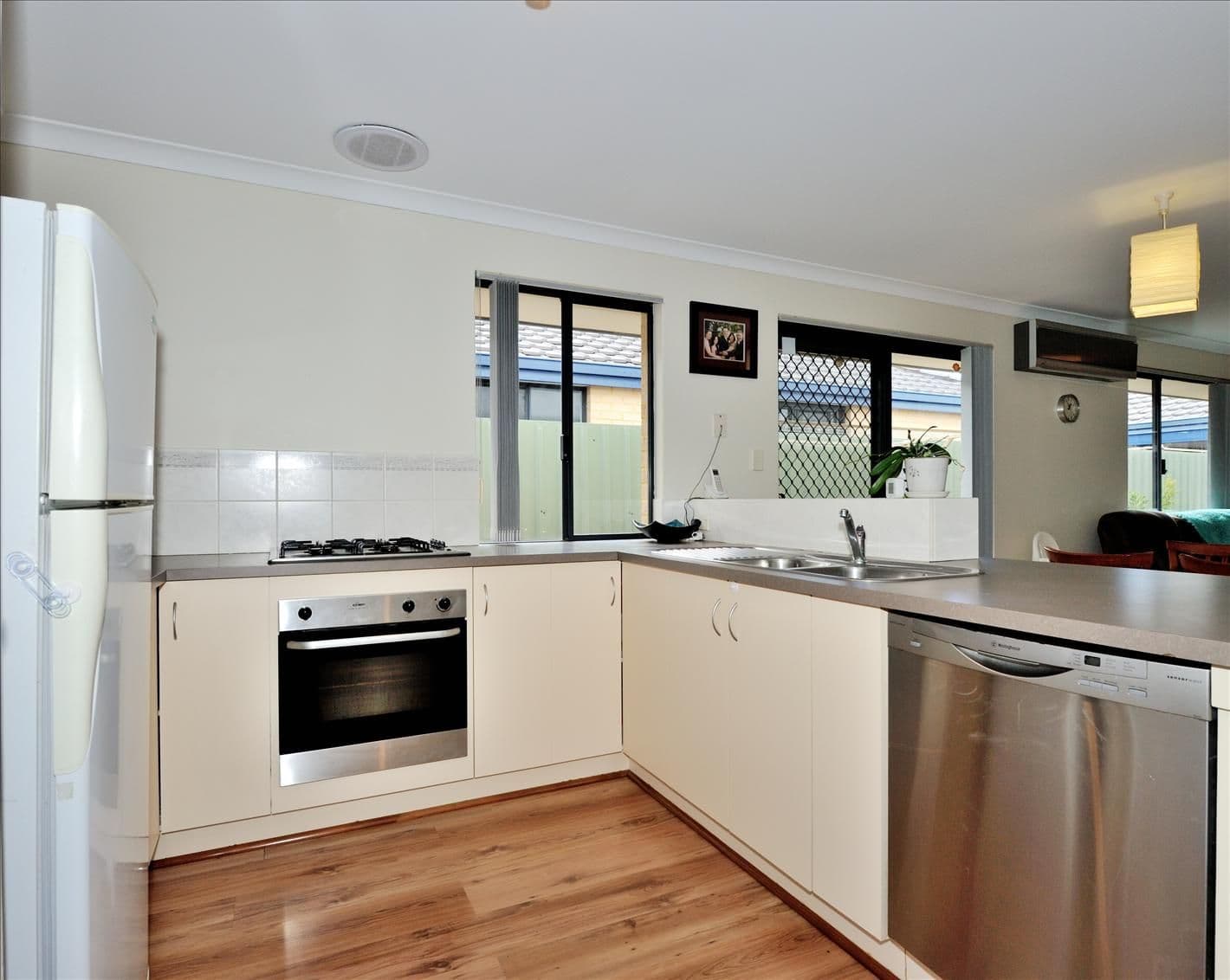 70 Thundelarra Avenue, ELLENBROOK WA 6069, Ellenbrook - Thumbnail 3
