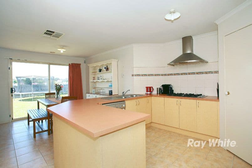 4 Incana Court, CRANBOURNE WEST VIC 3977, Cranbourne West - Thumbnail 2